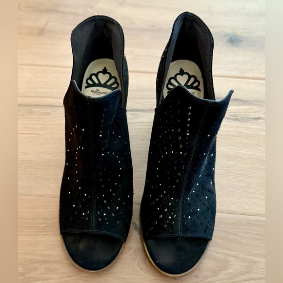 Fergalicious by Fergie Black Cut-Out Booties Size 9 - Picture 3 of 8